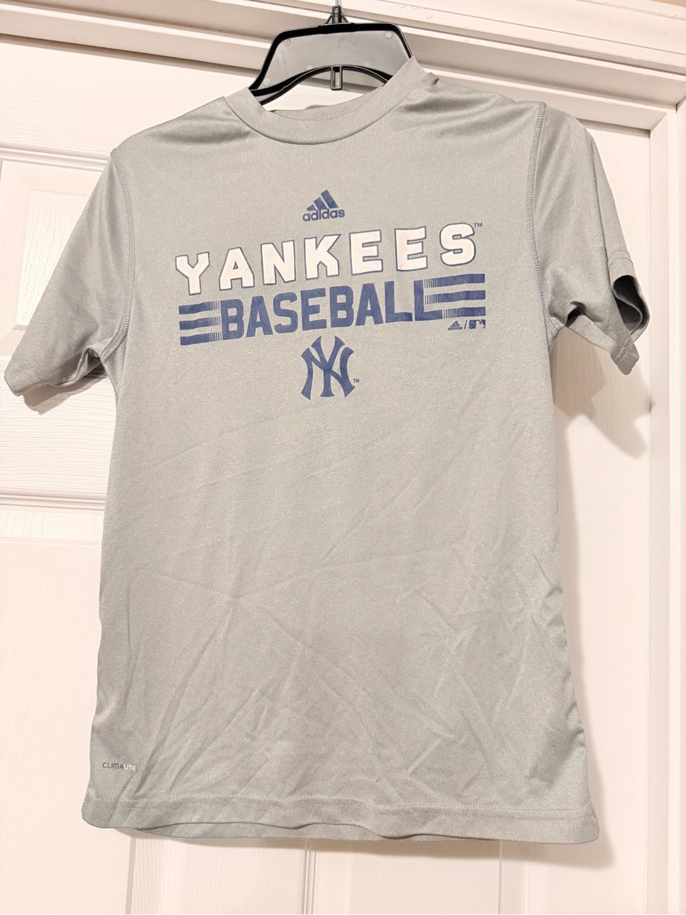 adidas Light Gray Yankees Baseball Short Sleeve Tee with Blue Logo